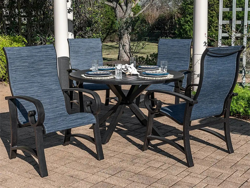 Aluminium Gangsa Berumur Solstice dengan Sling 5 Piece Dining Set (52 inci meja makan)